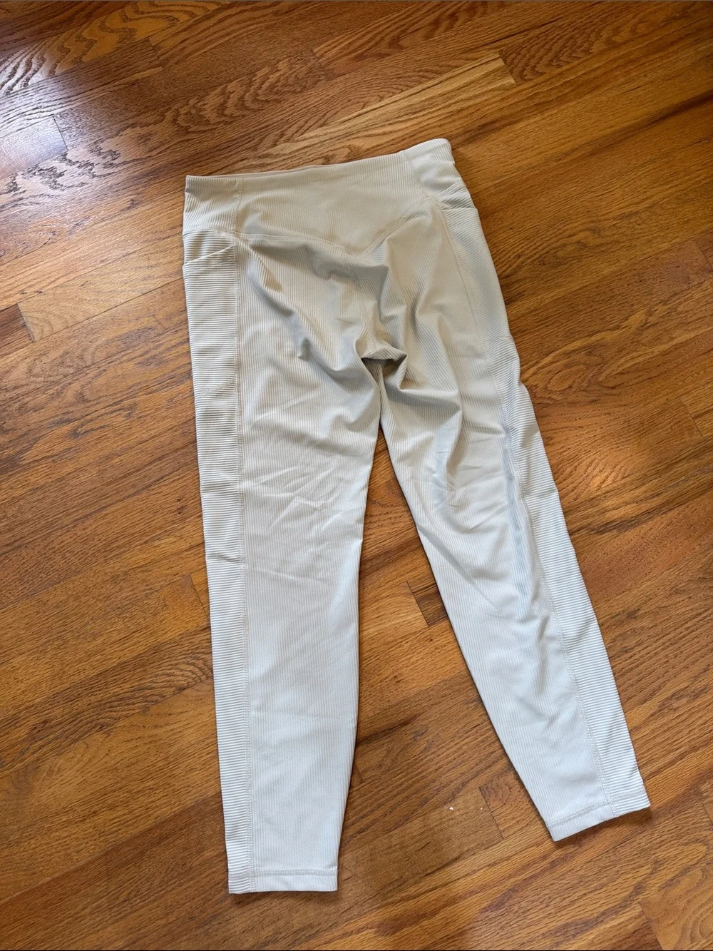 Old Navy Active Leggings, high rise with Side Panel Pockets. NEW!